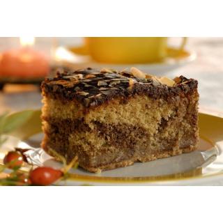 gefüllter Mandelkuchen